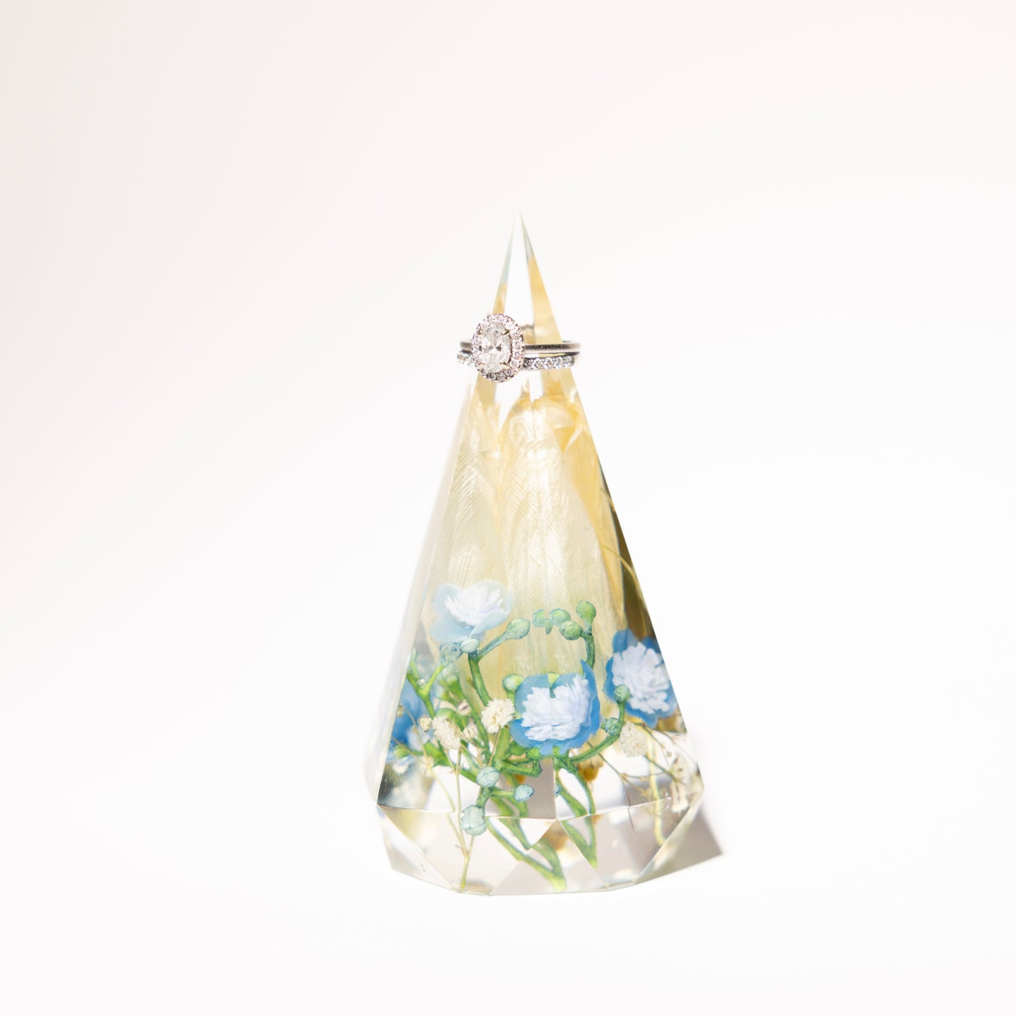 Resin Floral Ring Holder