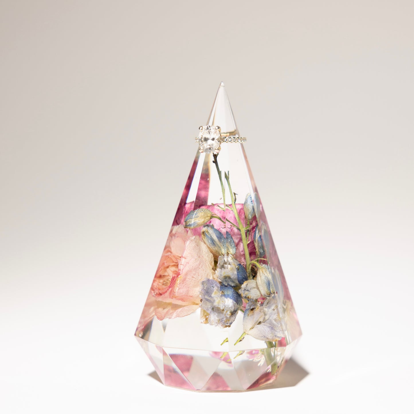 Resin Floral Ring Holder